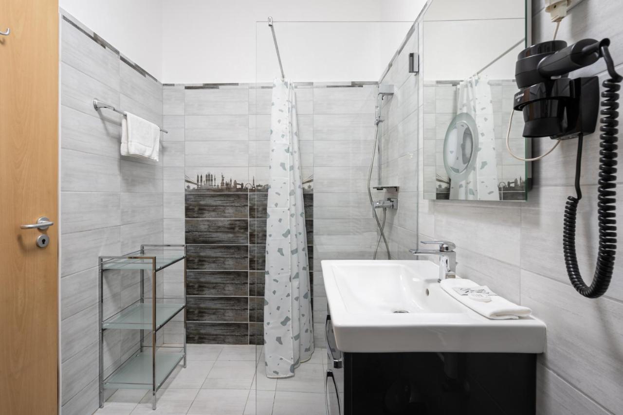 Blue Sky Apartment Будапеща Екстериор снимка